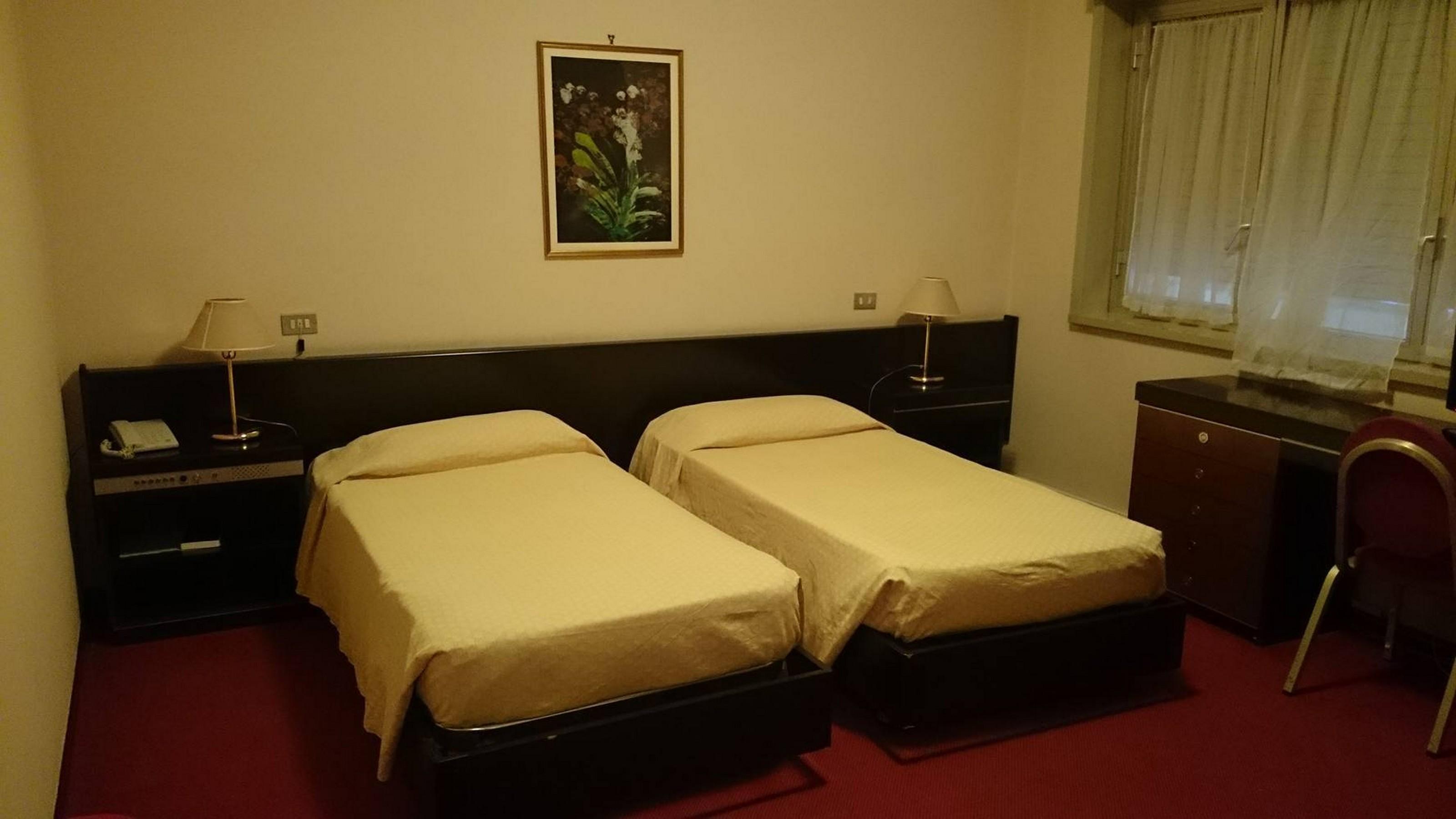 Crisol Europa Hotel Palermo Bagian luar foto