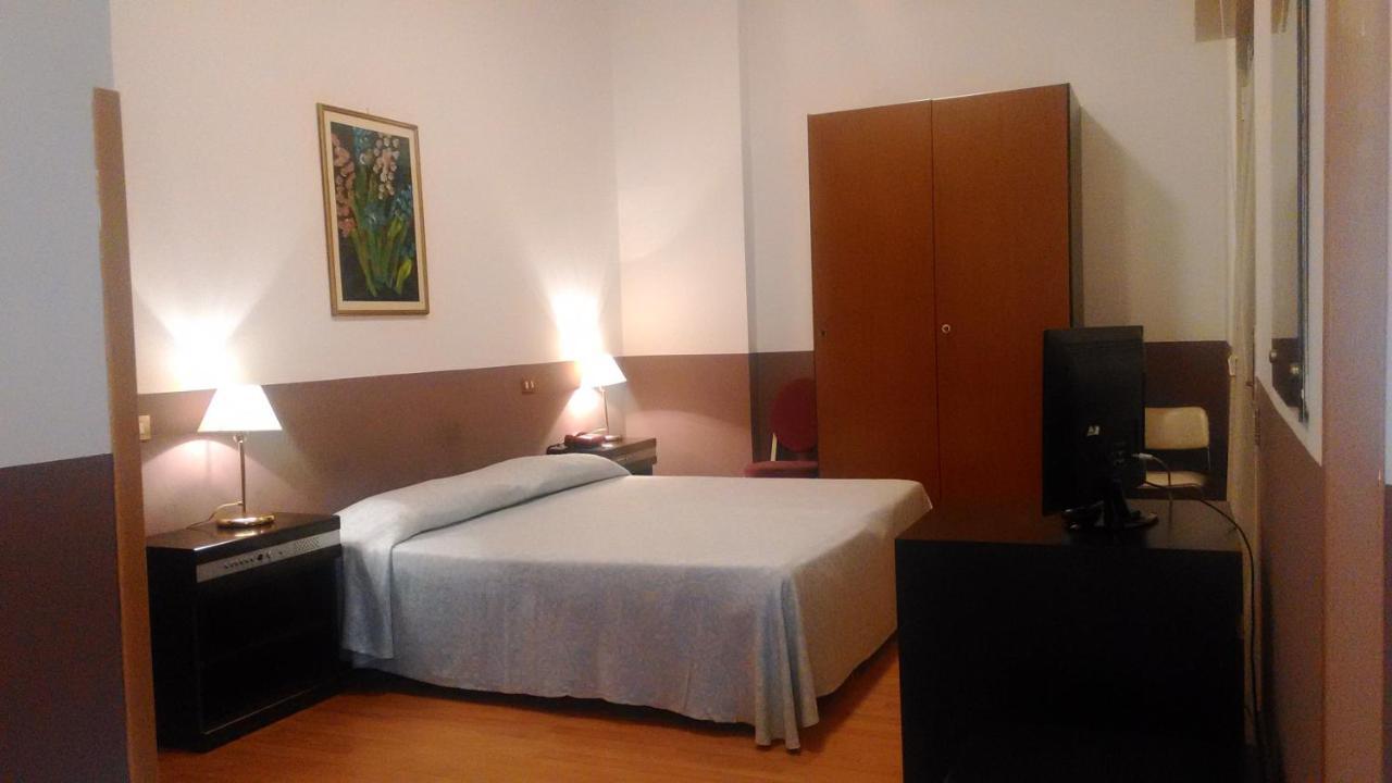 Crisol Europa Hotel Palermo Bagian luar foto