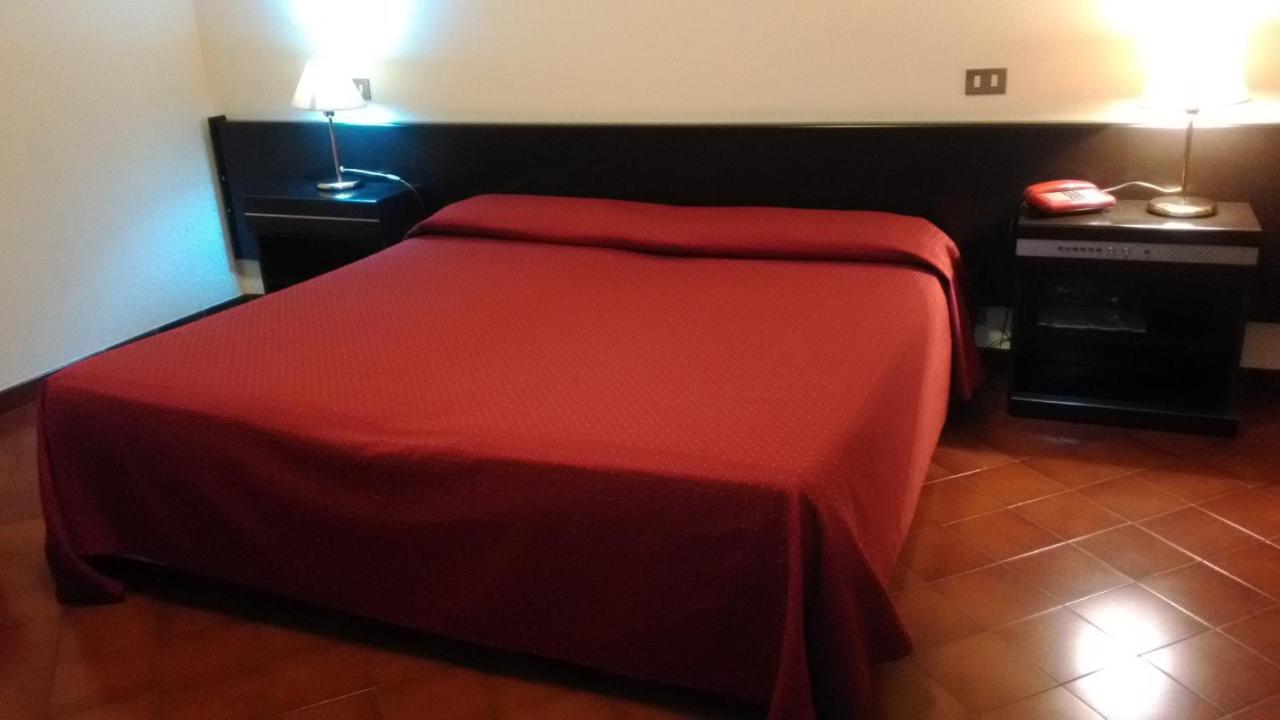 Crisol Europa Hotel Palermo Bagian luar foto