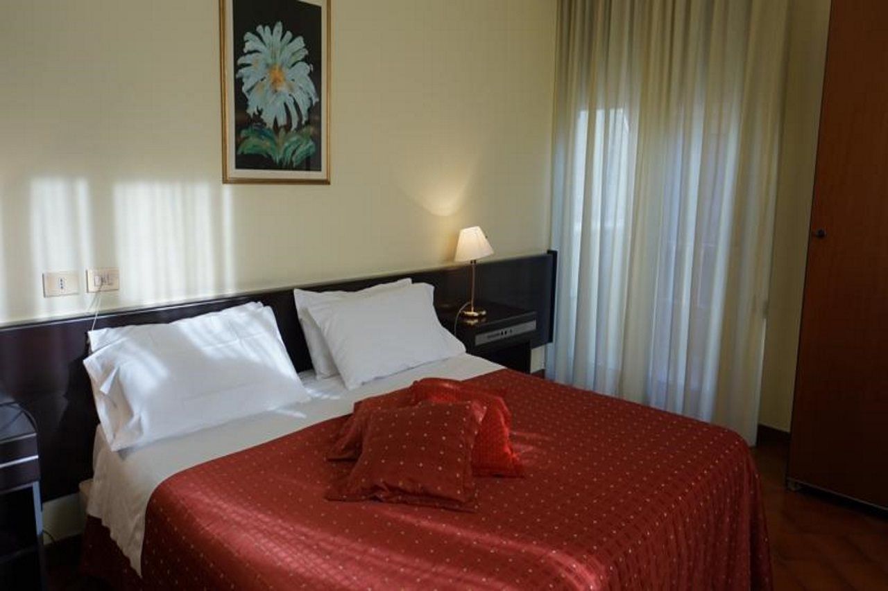 Crisol Europa Hotel Palermo Bagian luar foto